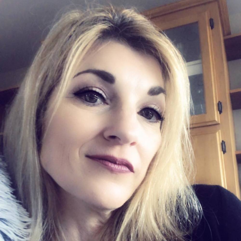 Meet your Posher, Dina
